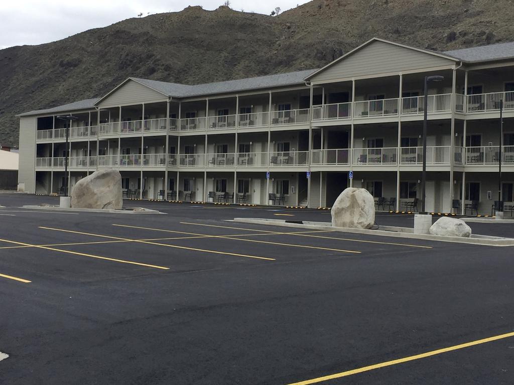 Yellowstone Big Rock Inn Gardiner Exterior foto